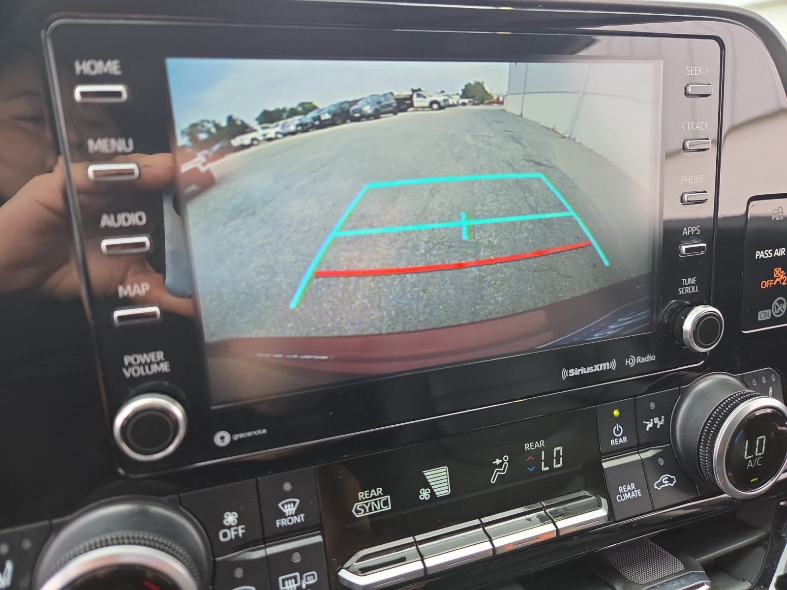 2020 Toyota Highlander XLE - Photo 21