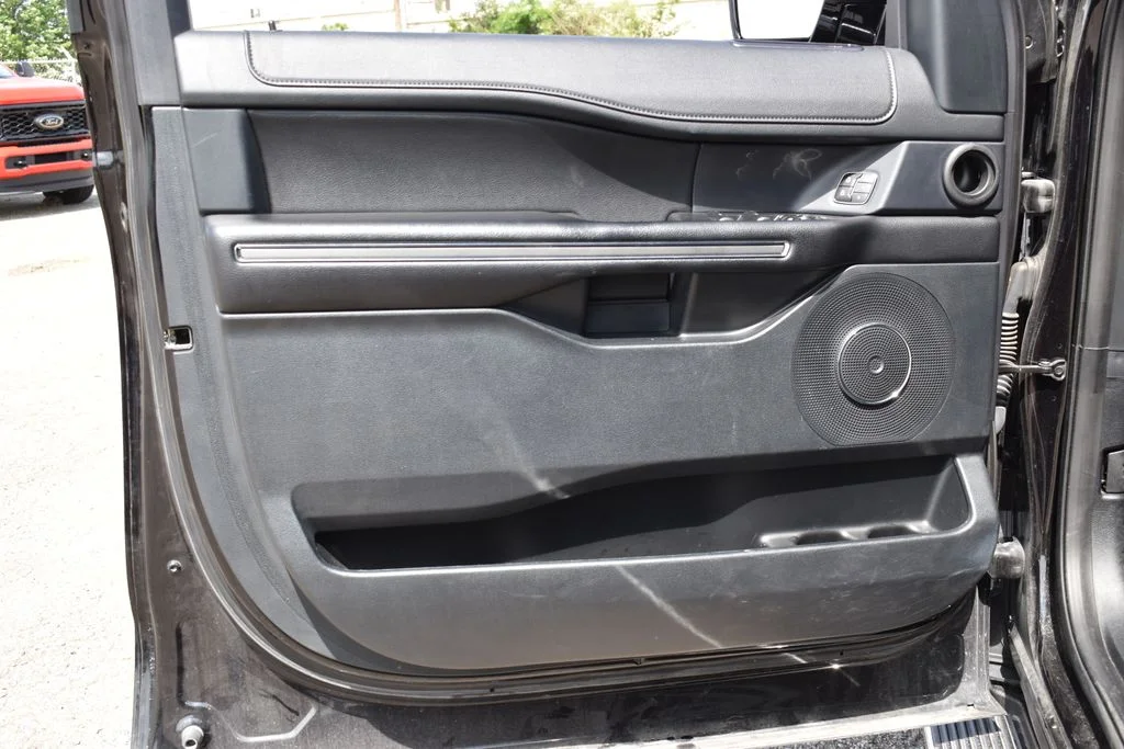 Used 2020 Agate Black Metallic Ford XLT image 9