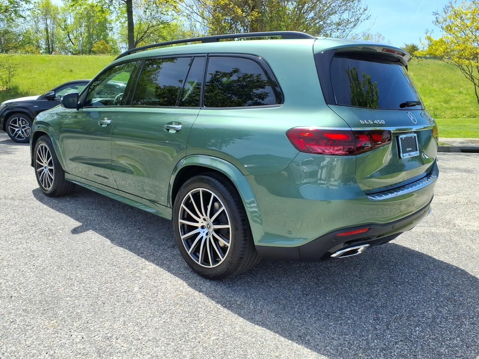 New 2026 MANUFAKTUR Ireland Mid Green Metallic Mercedes-Benz GLS 450 image 8
