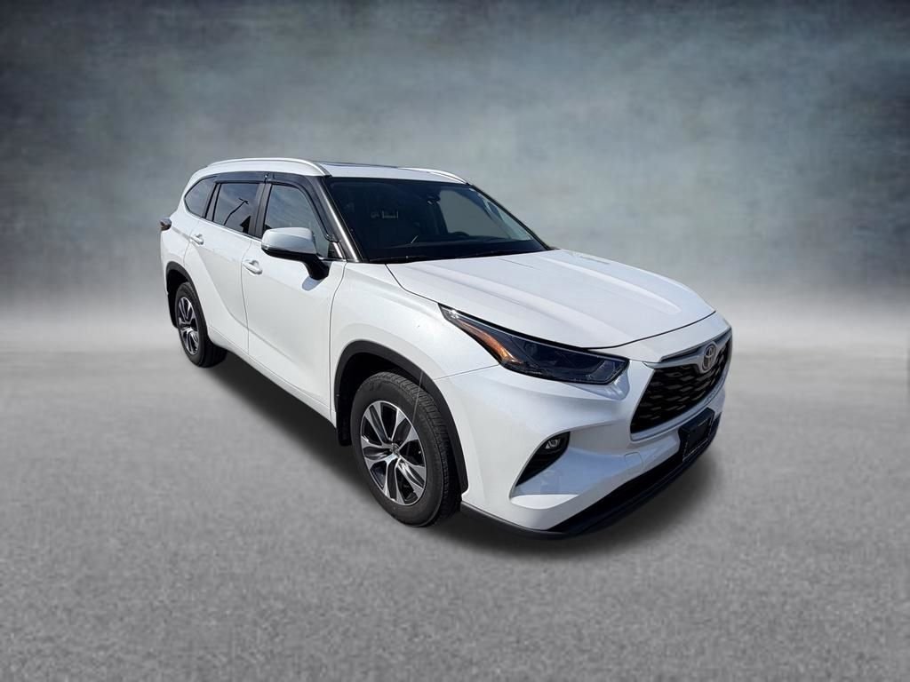 Used 2024 Beige Toyota XLE image 8