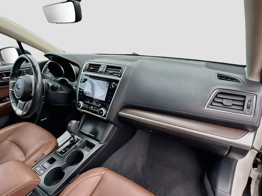 Used 2018 White Subaru 2.5i image 37