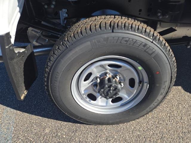 New 2026 Oxford White Ford F-350® XL image 21