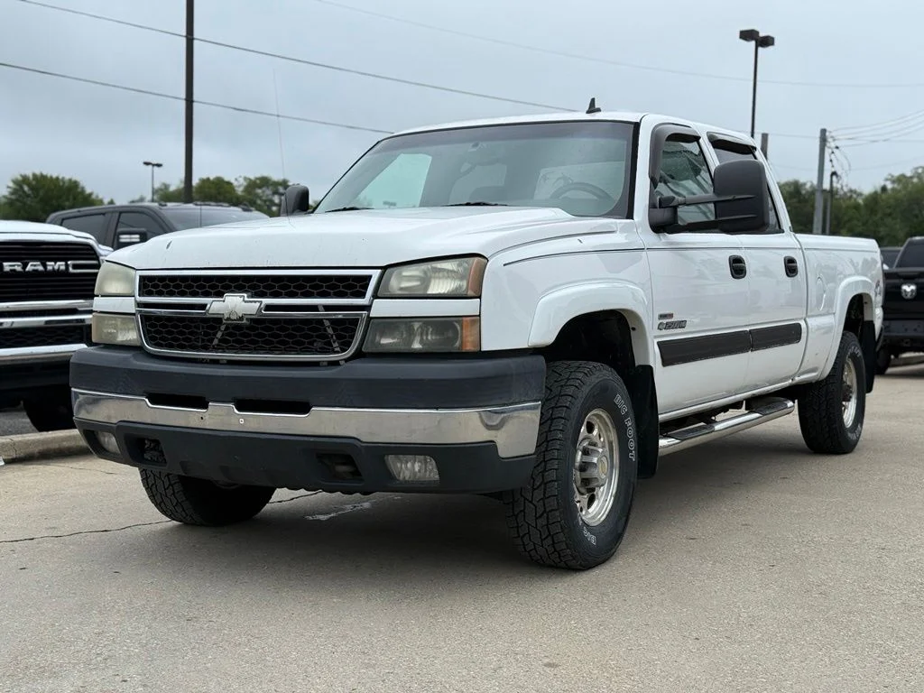 Used 2006 White Chevrolet LT image 2