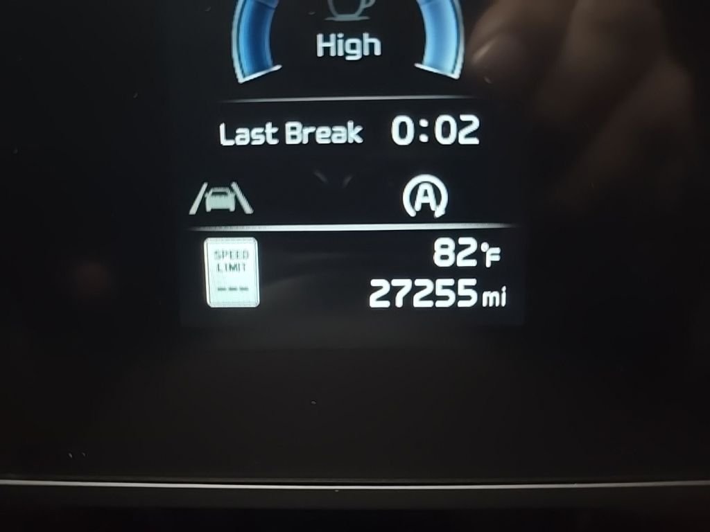 Used 2023 White Kia X-Line image 22