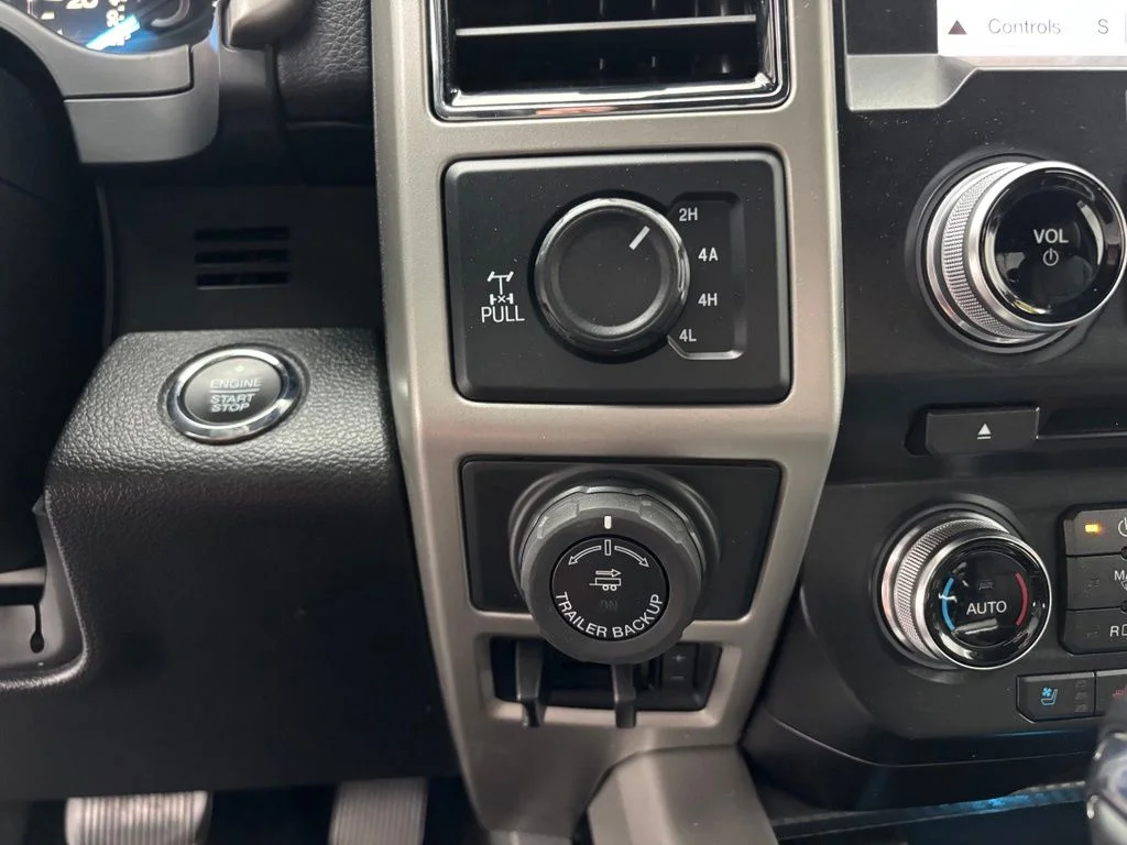Used 2018 Gray Ford Lariat image 30