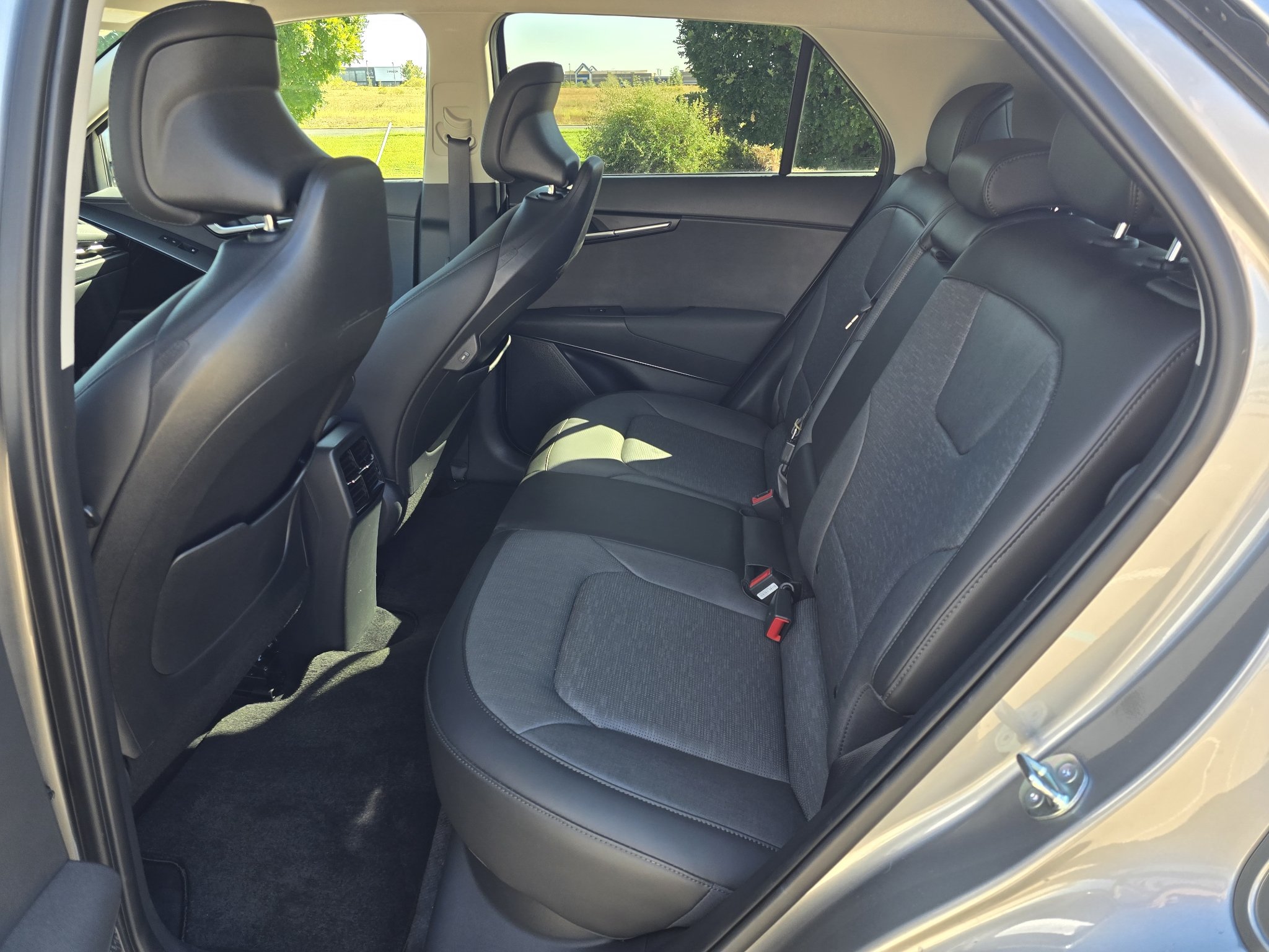 Used 2023 Steel Gray Kia Wave image 13