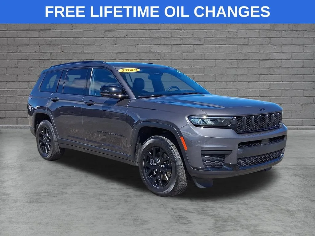 Used 2024 Baltic Gray Metallic Clearcoat Jeep Altitude image 1