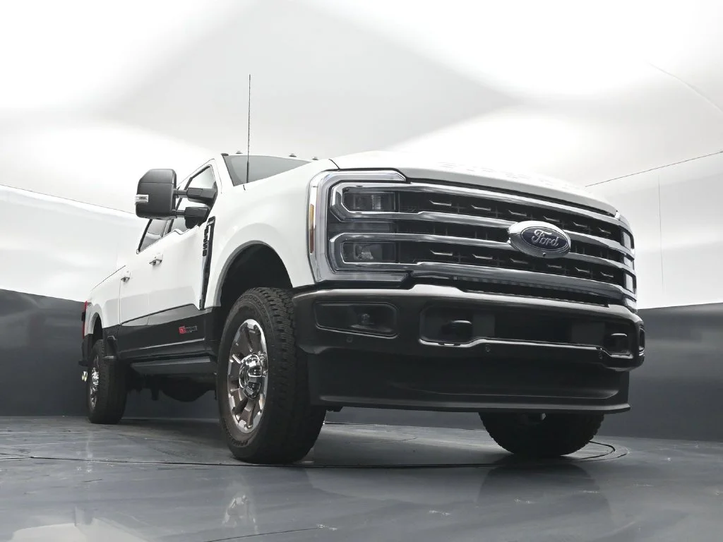 Used 2025 White Ford King Ranch image 46