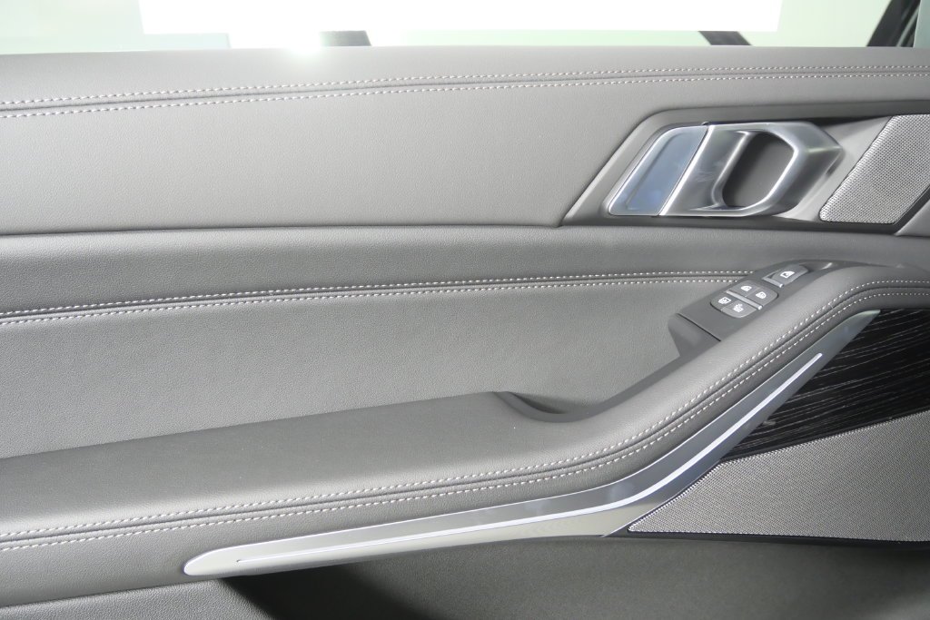 New 2027 Black Sapphire Metallic BMW xDrive40i image 14