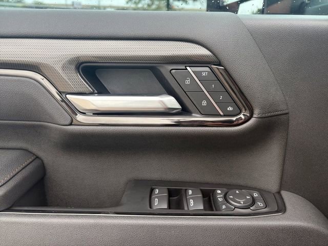 Used 2026 Sterling Metallic GMC AT4 image 4