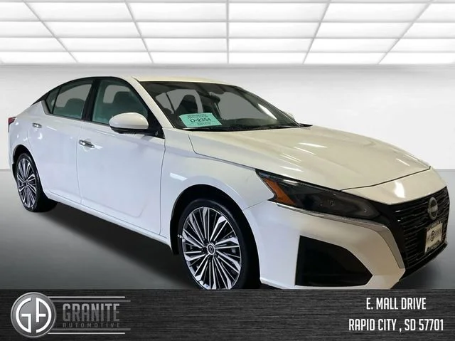 New 2025 White Nissan 2.5 SL image 4