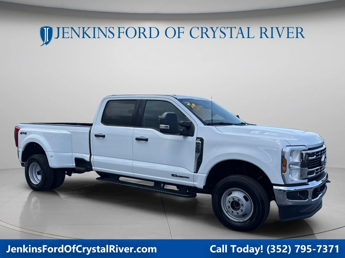 Used 2026 Oxford White Ford XLT image 1
