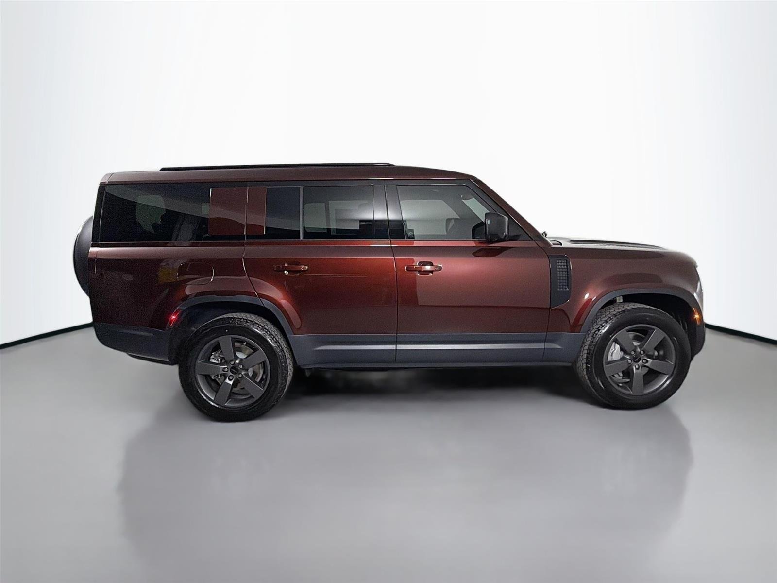New 2026 SEDONA RED Land Rover S image 4