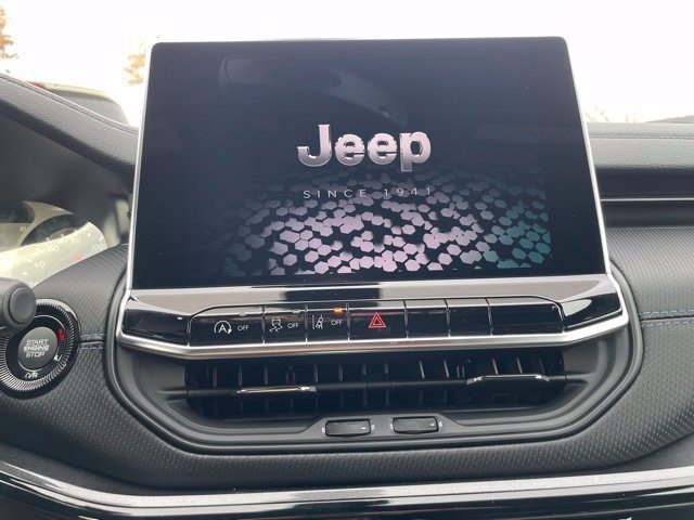 New 2026 Bright White Clearcoat Jeep Latitude Altitude image 16