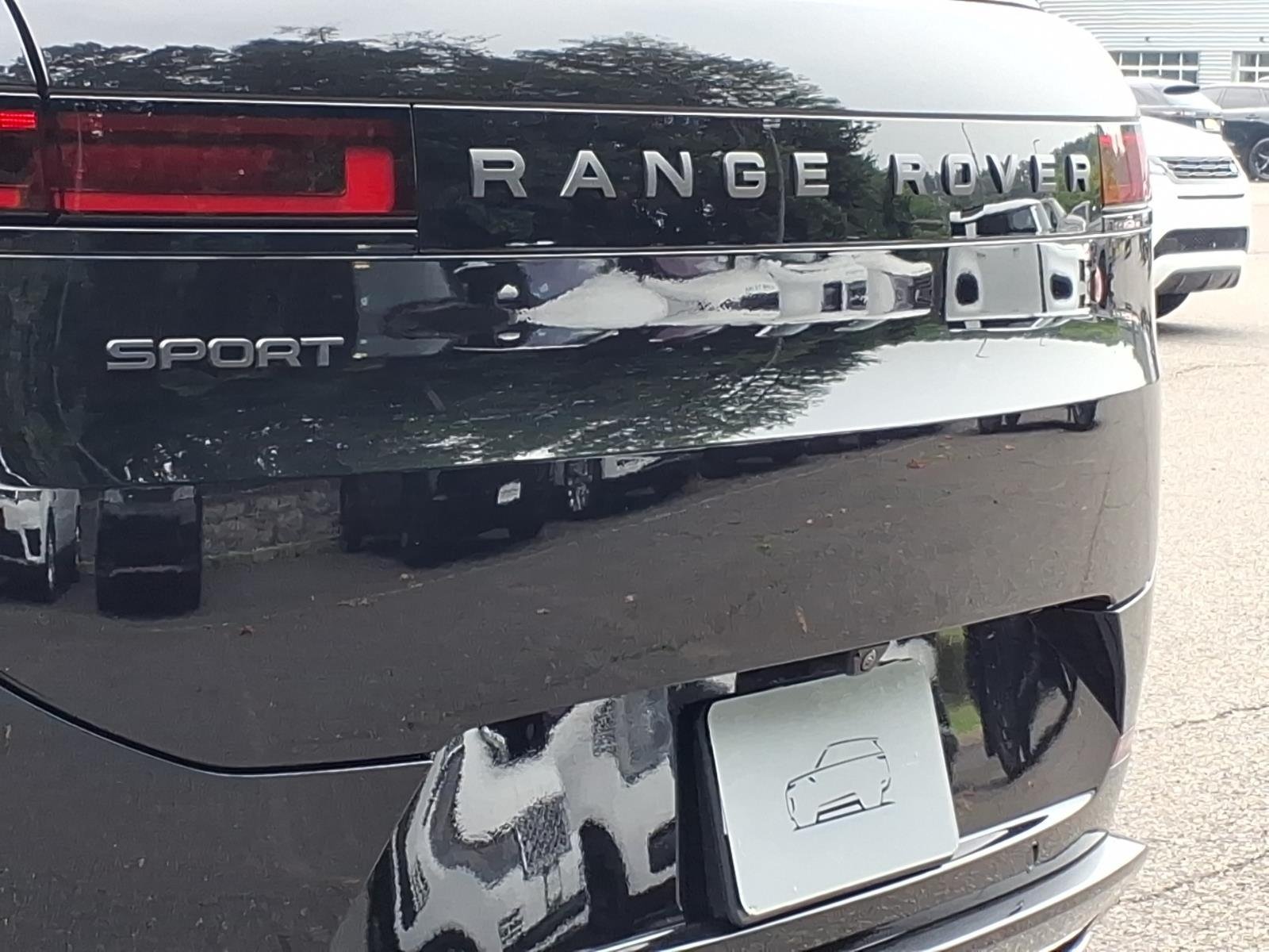 New 2026 Santorini Black LAND ROVER Dynamic SE image 19