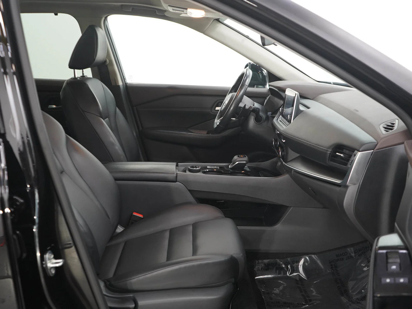 Used 2023 Super Black Nissan SV image 11