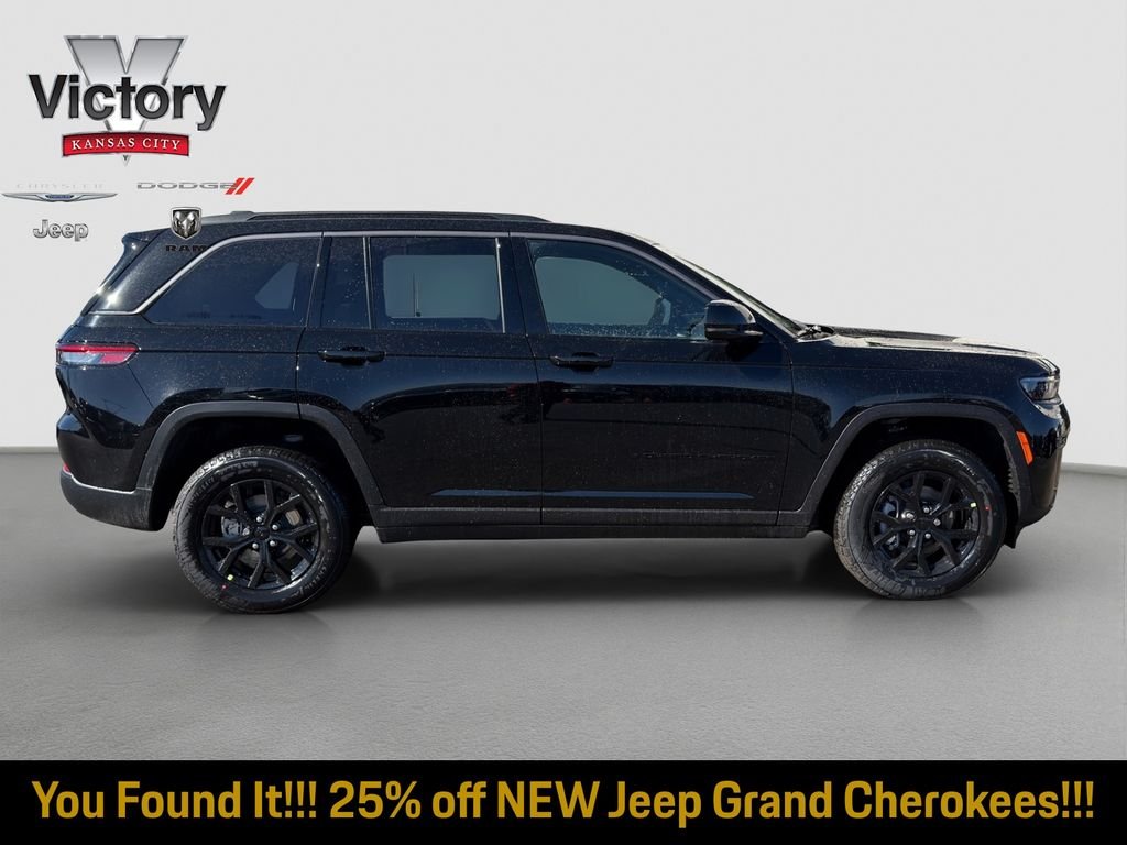 New 2026 Diamond Black Crystal Pearl-Coat Exterior Paint Jeep Altitude image 8