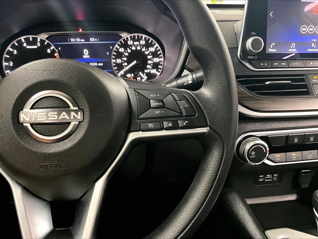 Used 2025 White Nissan 2.5 SV image 23