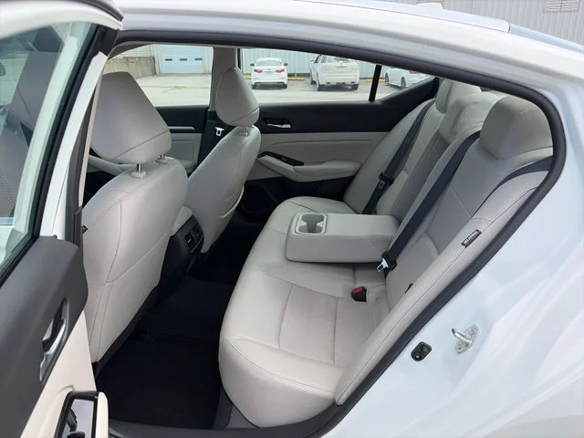Used 2023 White Nissan 2.5 SL image 24