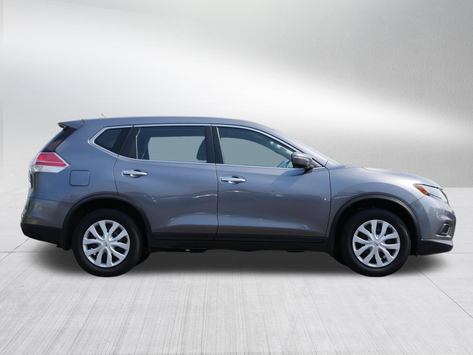 Used 2015 Nissan Rogue S with VIN KNMAT2MVXFP514726 for sale in Bloomington, MN