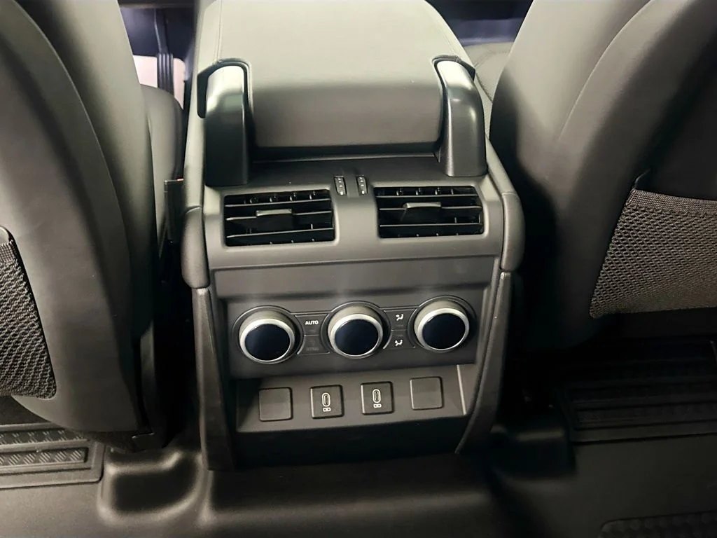 New 2026 Santorini Black Land Rover X-Dynamic SE image 24