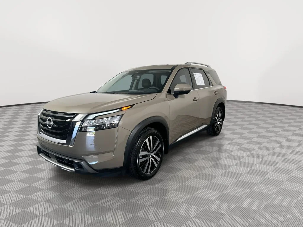 Used 2024 Beige Nissan Platinum image 3