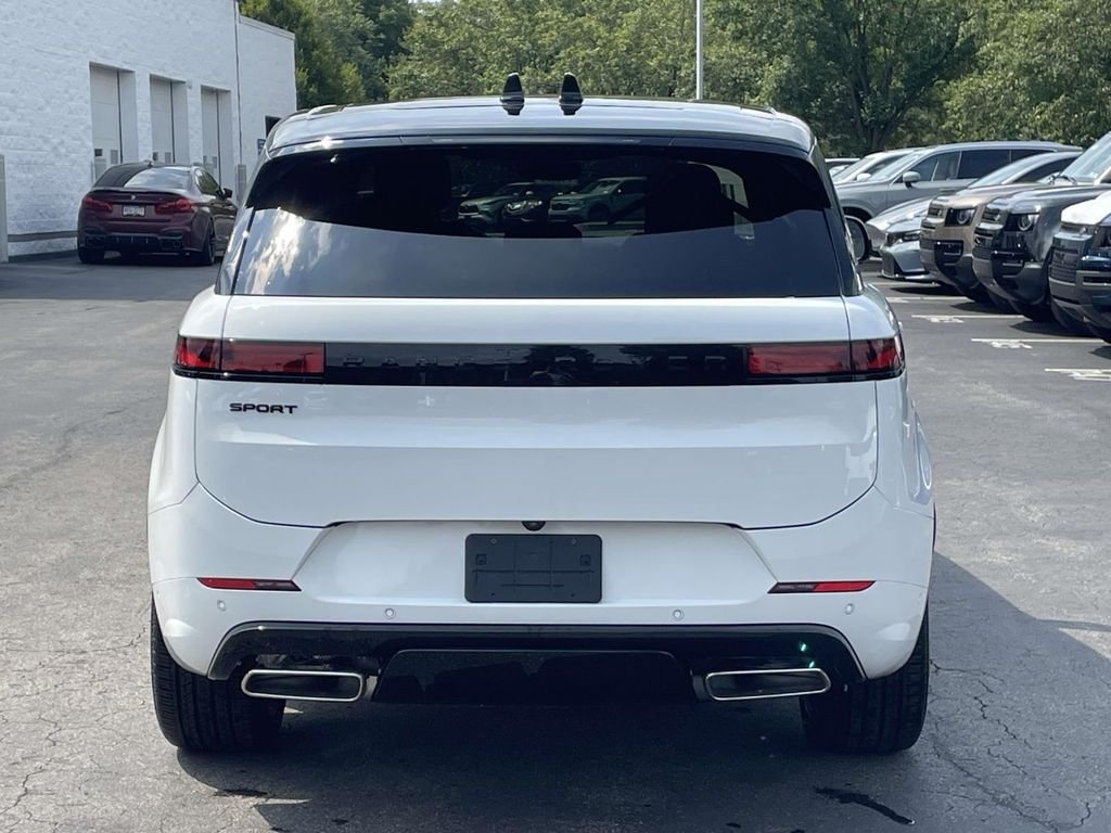 New 2026 Fuji White Land Rover Dynamic SE image 8