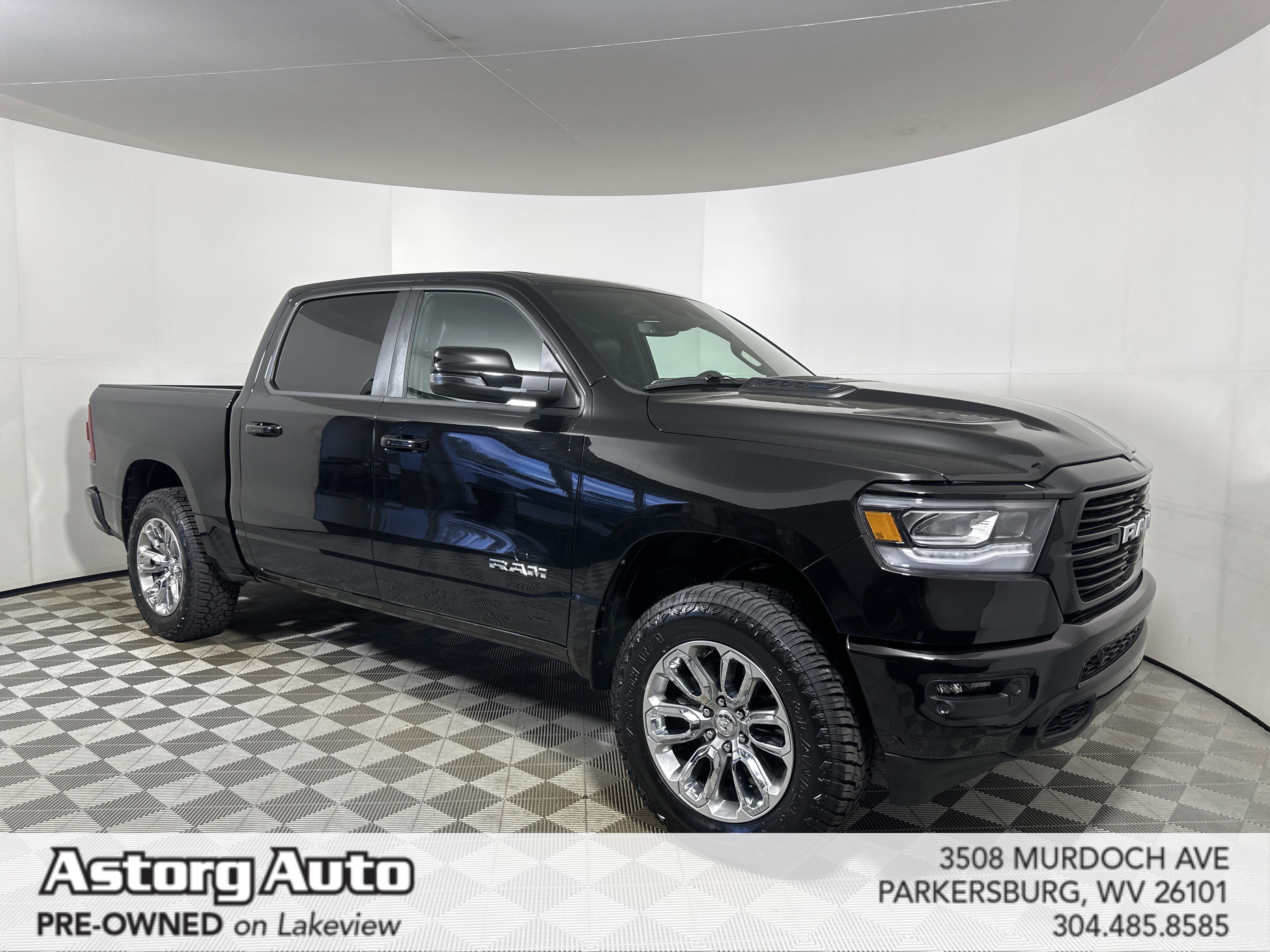 2024 RAM 1500 Laramie 4x4 Crew Cab 5'7's photo