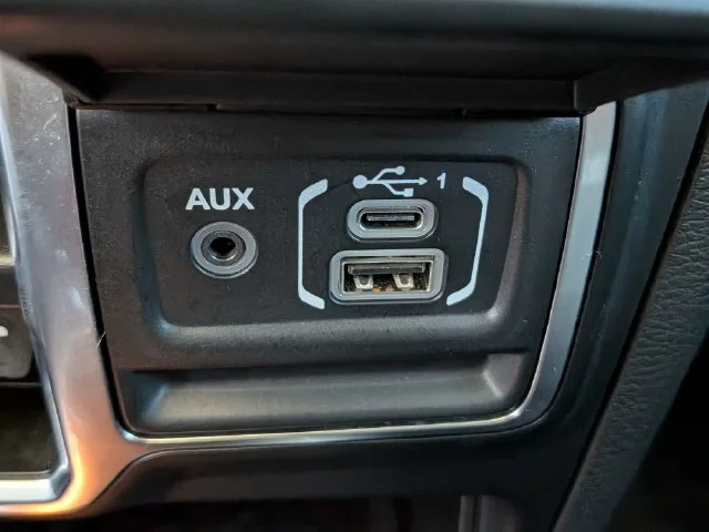 Used 2023 Gray Jeep Mojave image 18