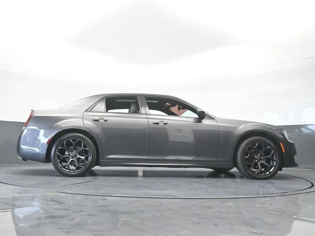 Used 2020 Granite Crystal Metallic Clearcoat Chrysler S image 62
