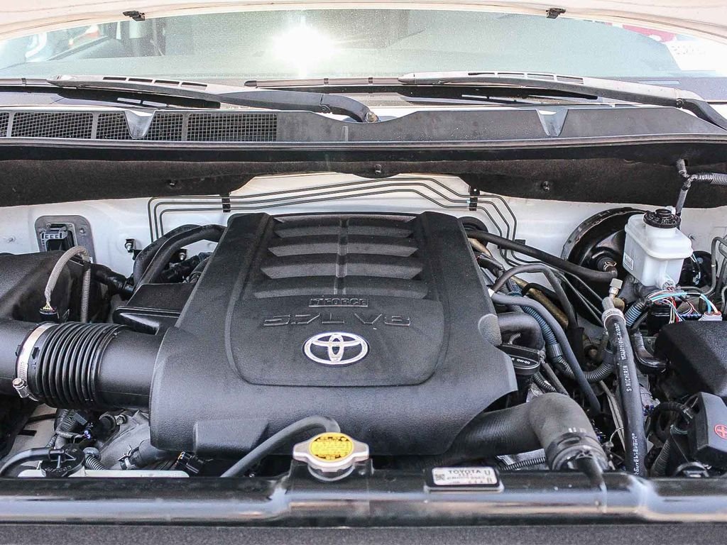 Used 2012 White Toyota Grade image 28