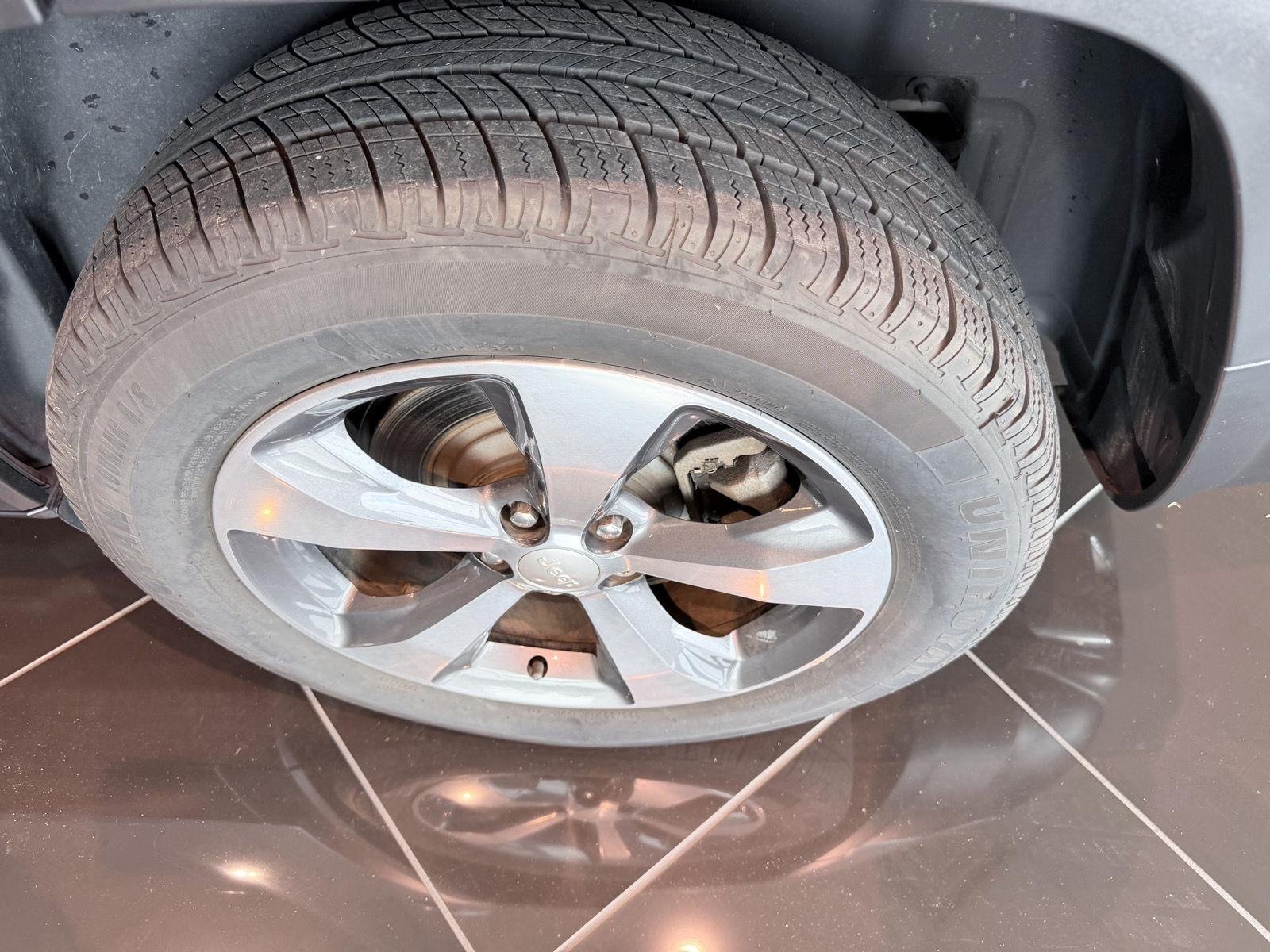 Used 2019 Billet Silver Metallic Clearcoat Jeep Limited image 47