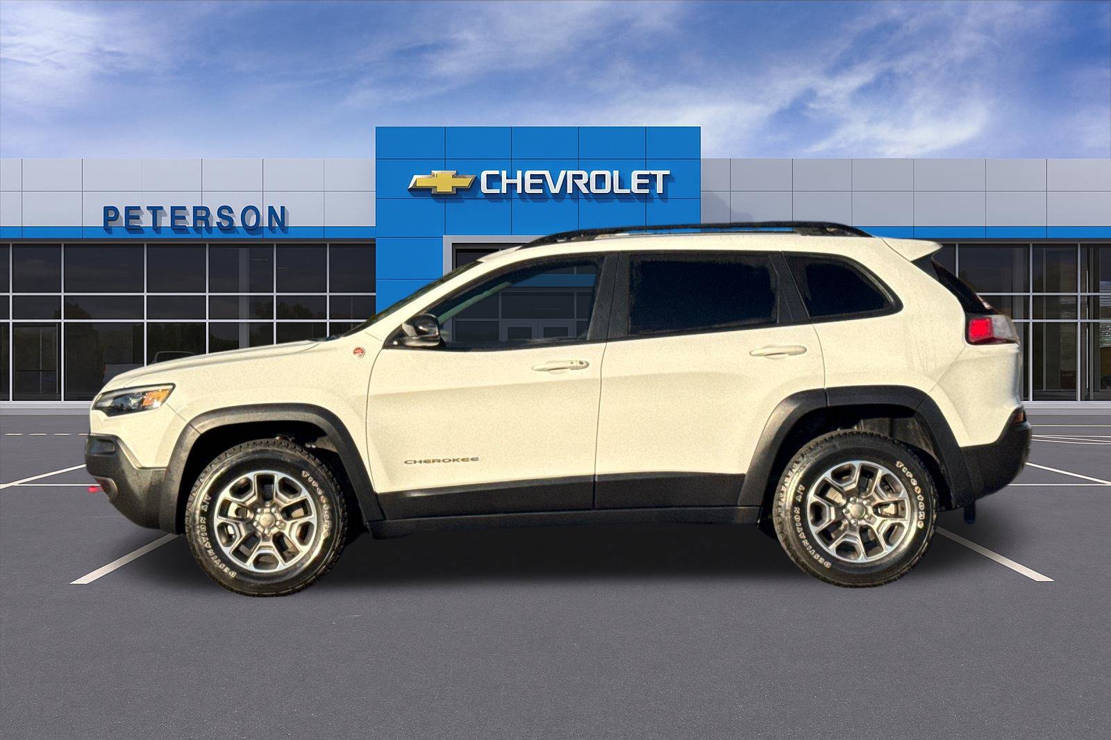 Used 2022 White Jeep Trailhawk image 7