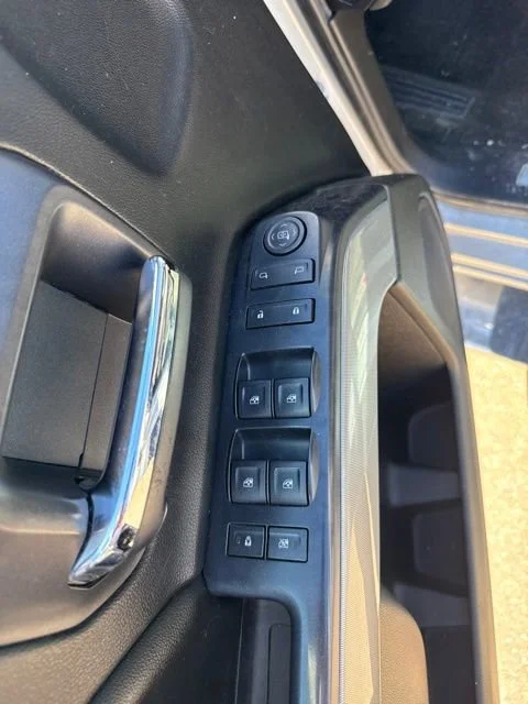 Used 2017 SILVER ICE METALLIC Chevrolet LT image 18
