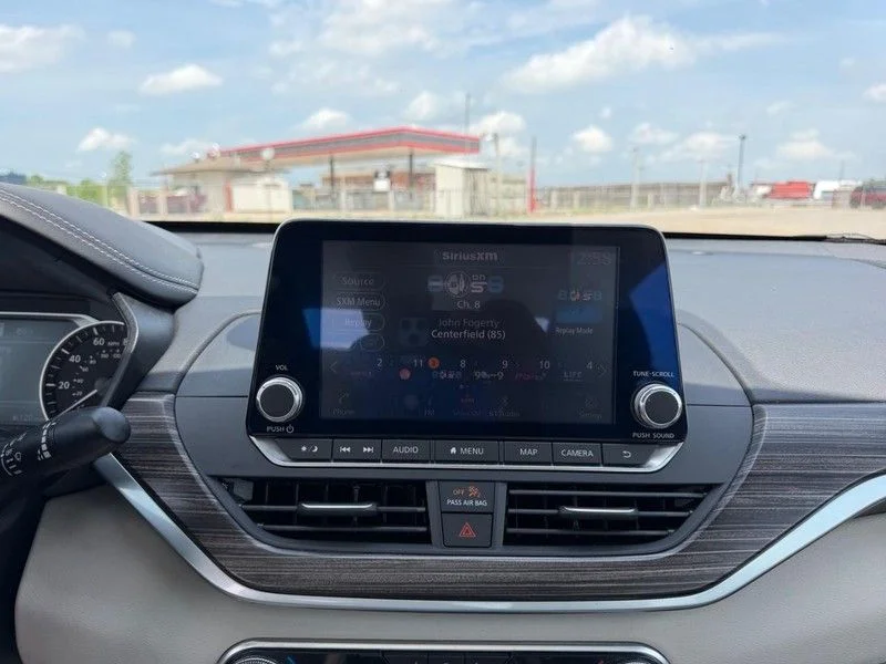 Used 2019 White Nissan 2.5 Platinum image 13