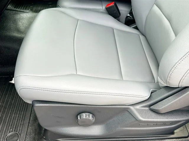 New 2026 Oxford White Ford XL image 13