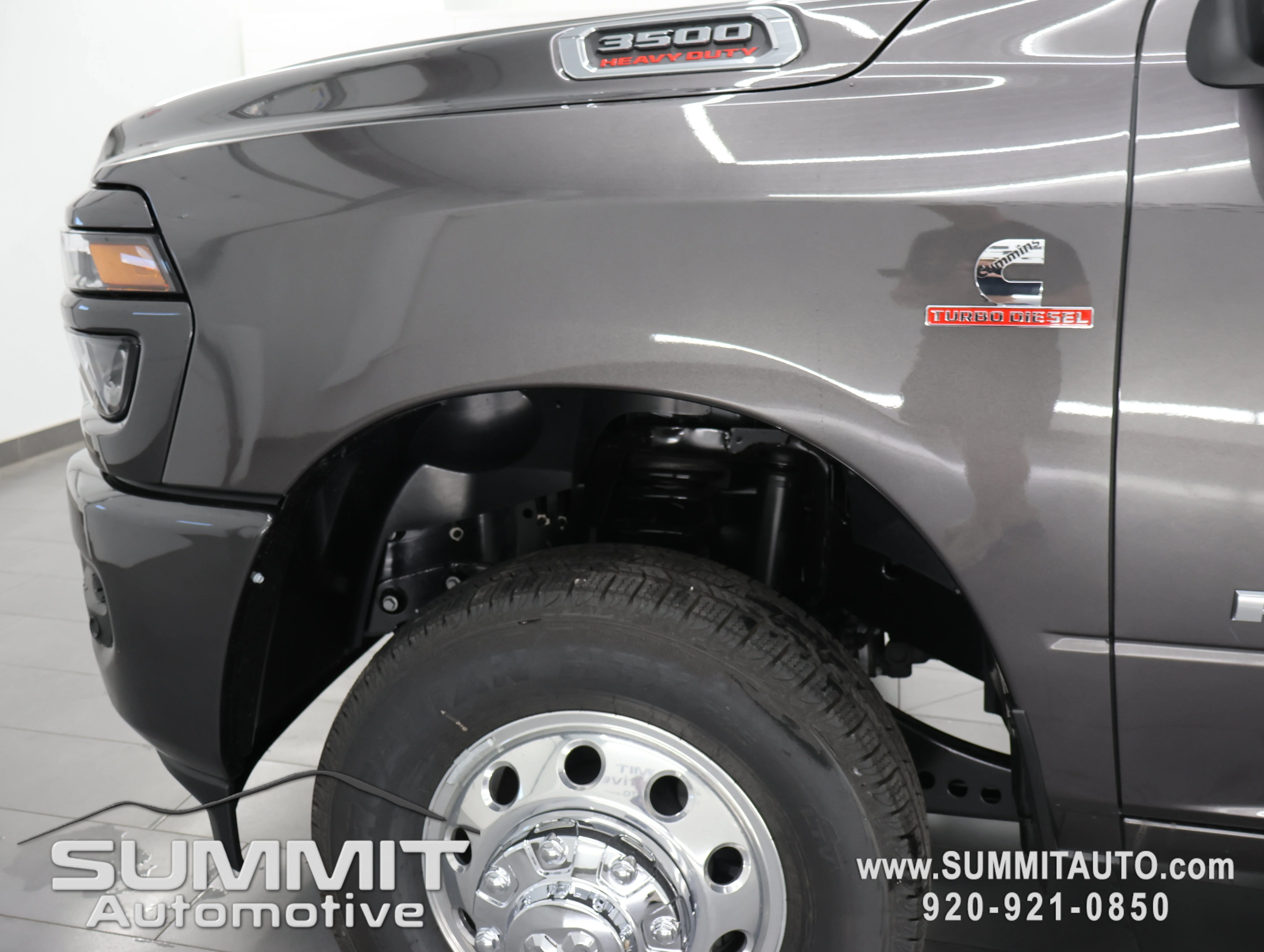 New 2026 Granite Crystal Metallic Clear-Coat Exterior Paint RAM Big Horn image 35