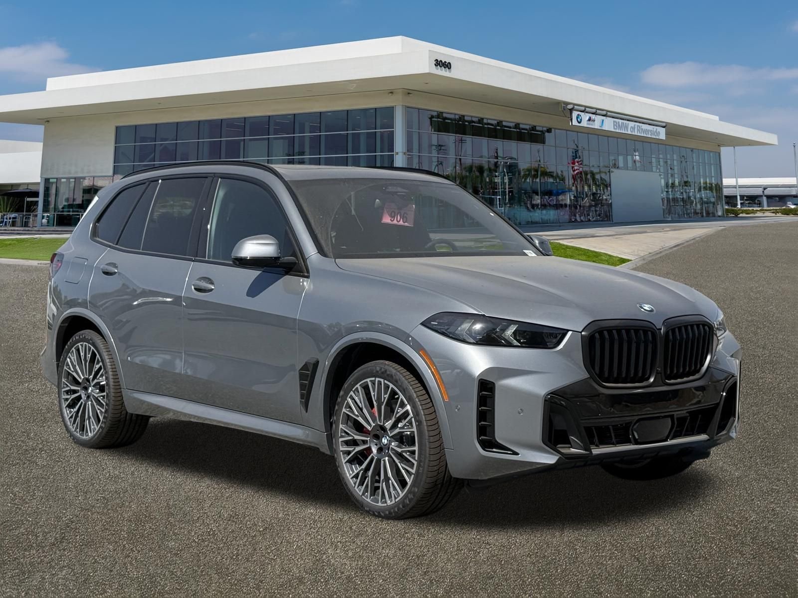 New 2026 Skyscraper Grey Metallic BMW sDrive40i image 2