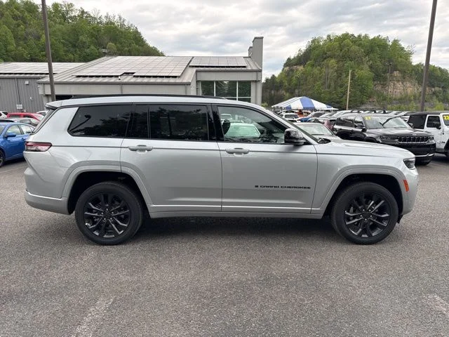 New 2026 Silver Zynith Exterior Paint Jeep Limited image 2