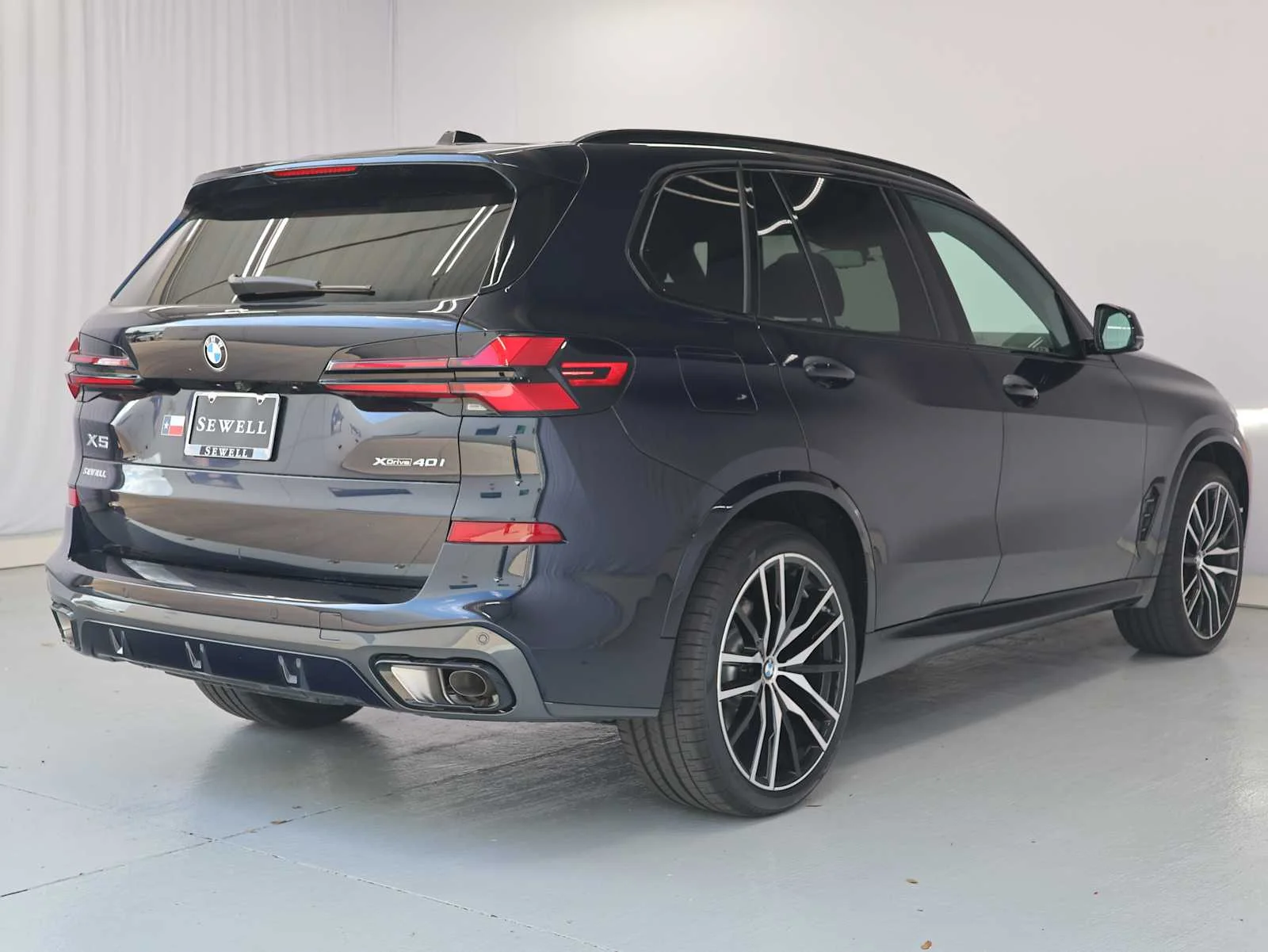 Used 2026 Carbon Black Metallic BMW xDrive40i image 9