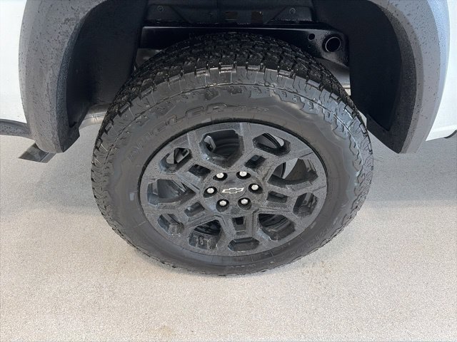 New 2026 Summit White Chevrolet Trail Boss image 7
