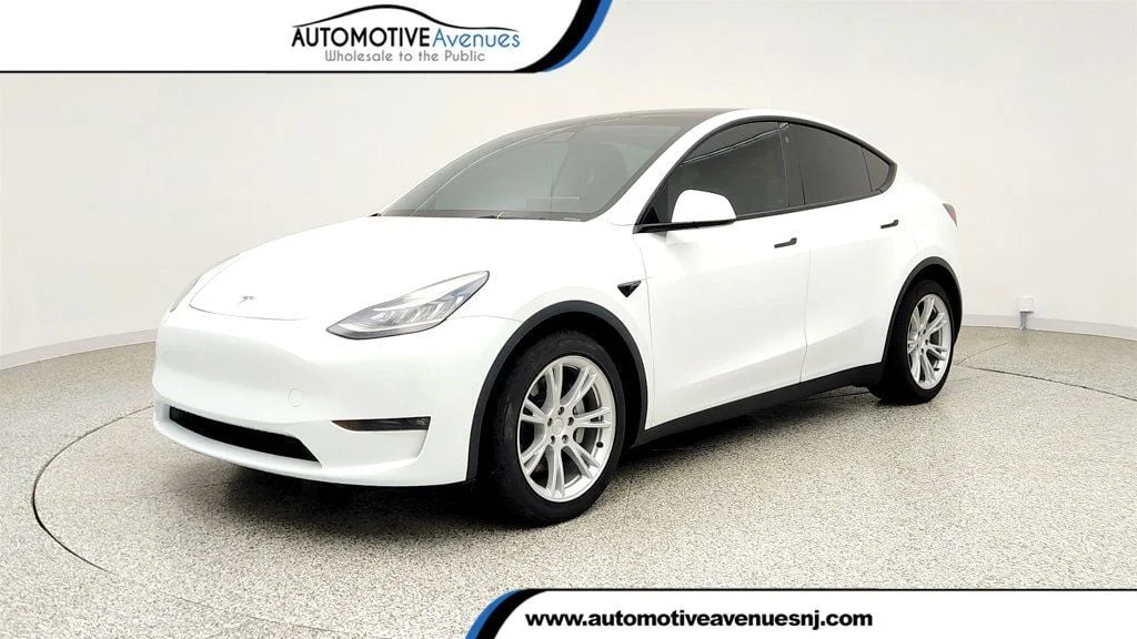 2022 Tesla Model Y Long Range Dual Motor All-Wheel Drive's photo