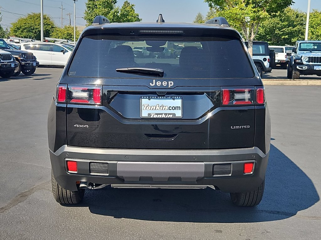 New 2026 Diamond Black Crystal Pearl-Coat Exterior Paint Jeep Limited image 5