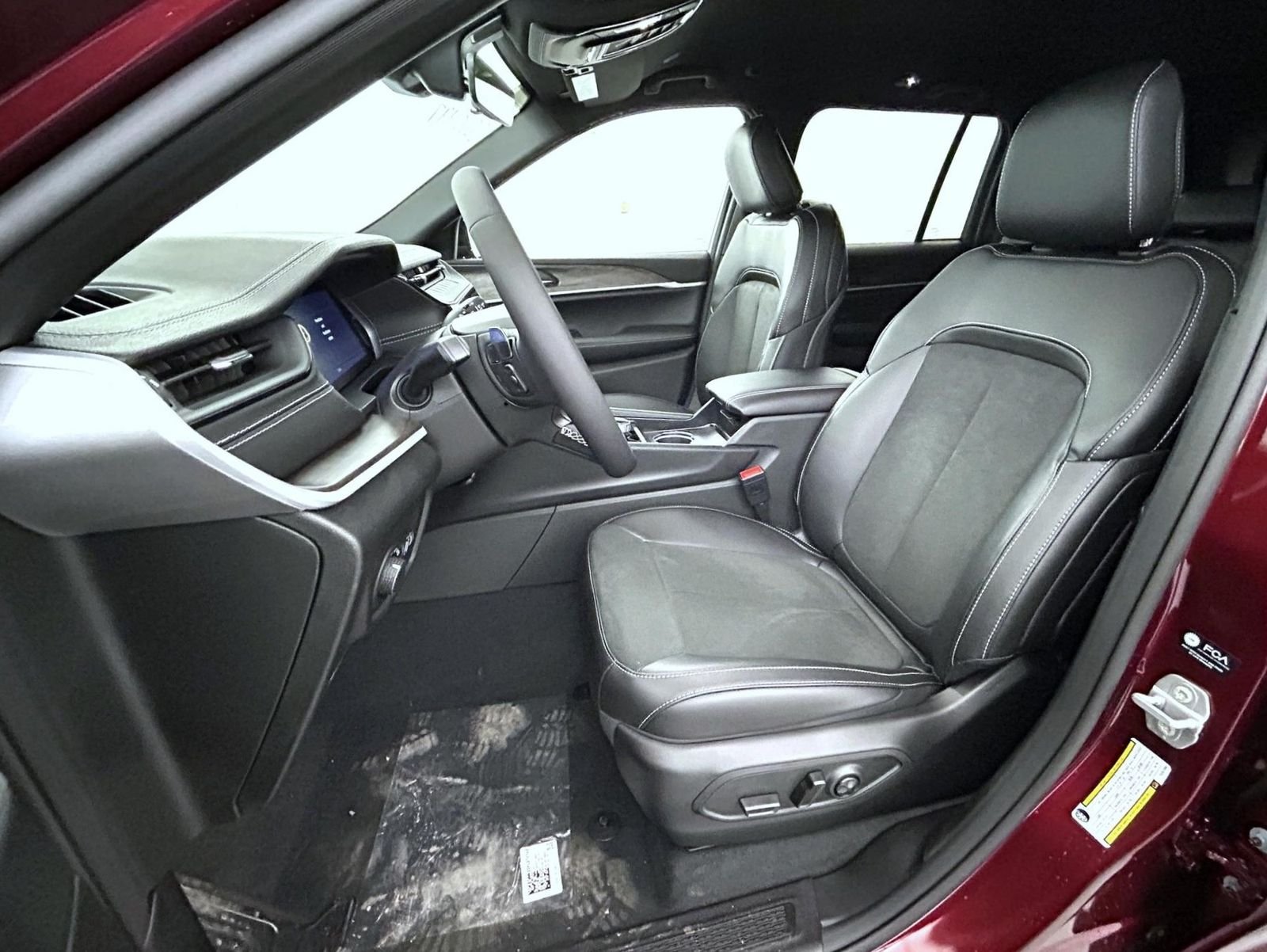New 2026 Velvet Red Pearl-Coat Exterior Paint Jeep Altitude image 10