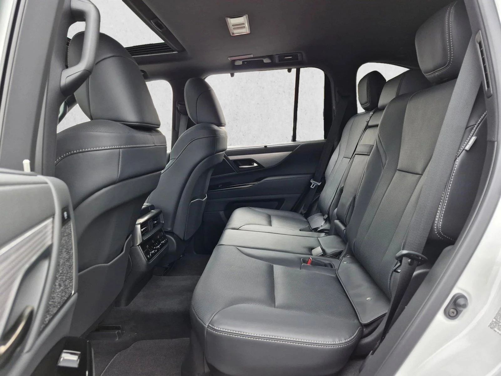 2026 Lexus LX F-Sport - Photo 17