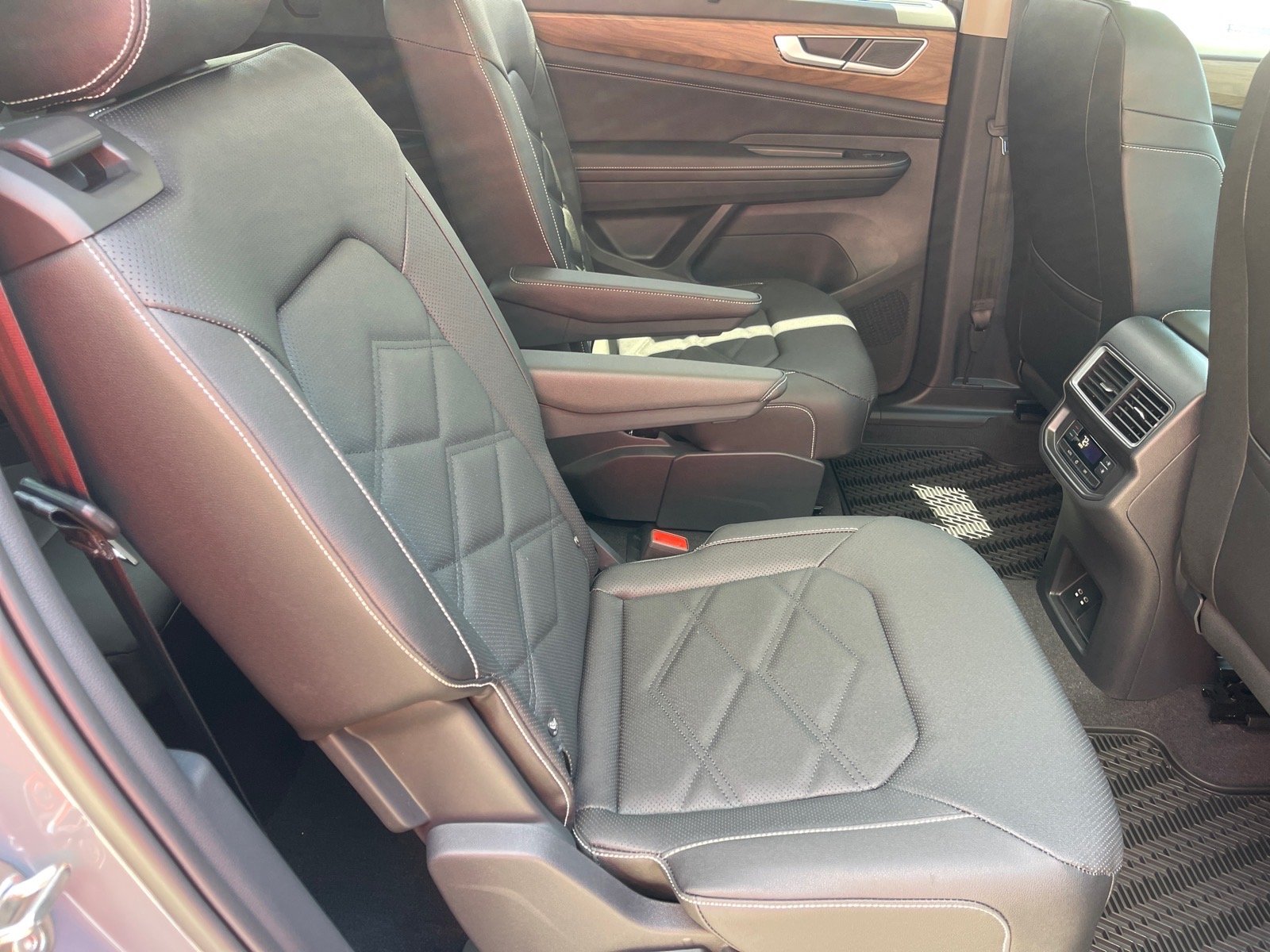 New 2026 Pure Gray Volkswagen SE image 17