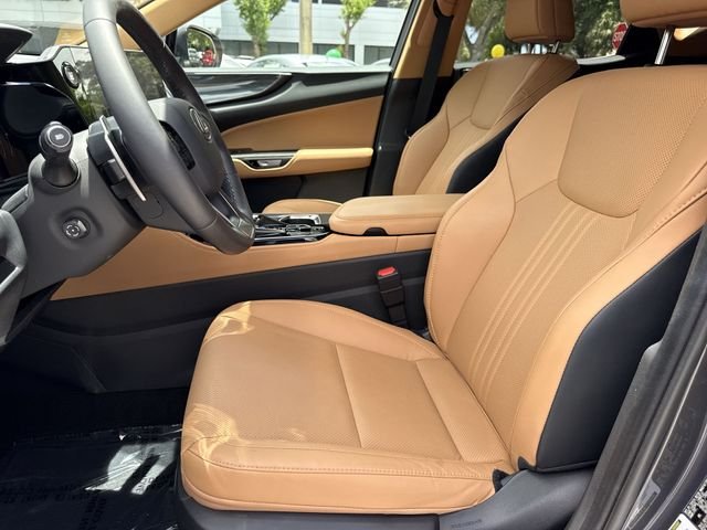 2025 Lexus NX 250 - Photo 11