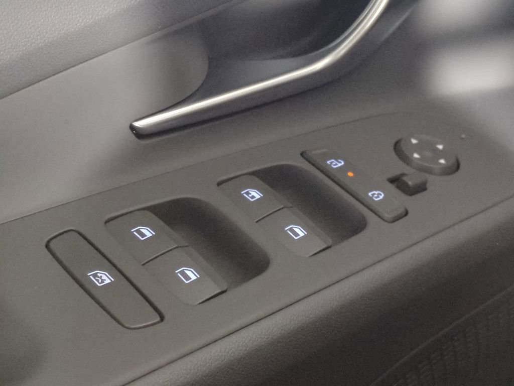 2025 Hyundai Elantra SE - Photo 28