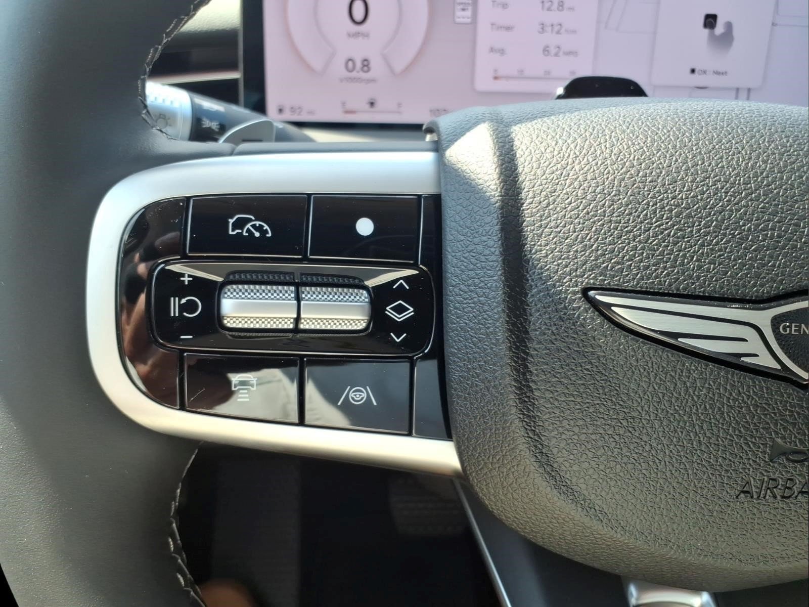 New 2027 White Genesis 2.5T Select image 19