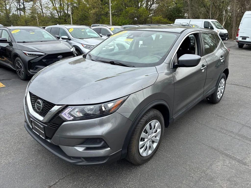 Used 2020 Gray Nissan S image 3